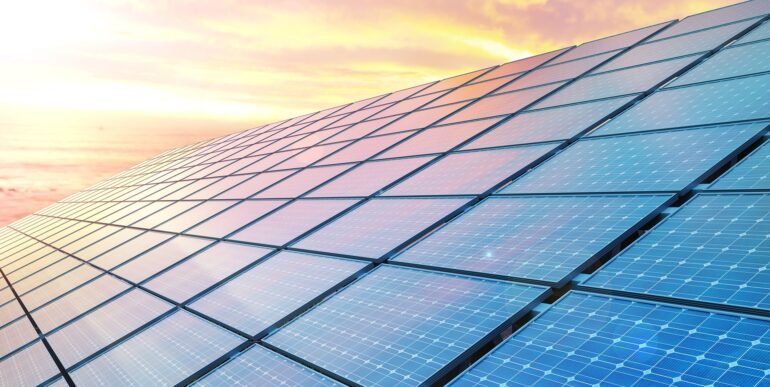 colse-up-solar-panels-sunset colse-up-solar-panels-sunset